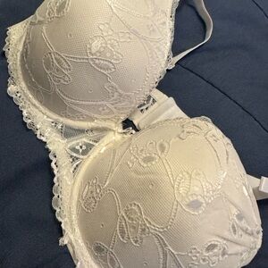 Delicate Floral Lace Bra - White